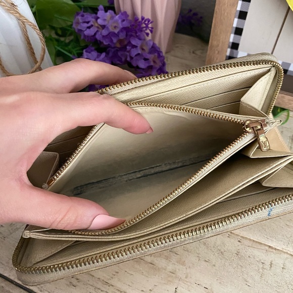 SOLD Authentic Louis Vuitton Damier Azur - Picture 4 of 9